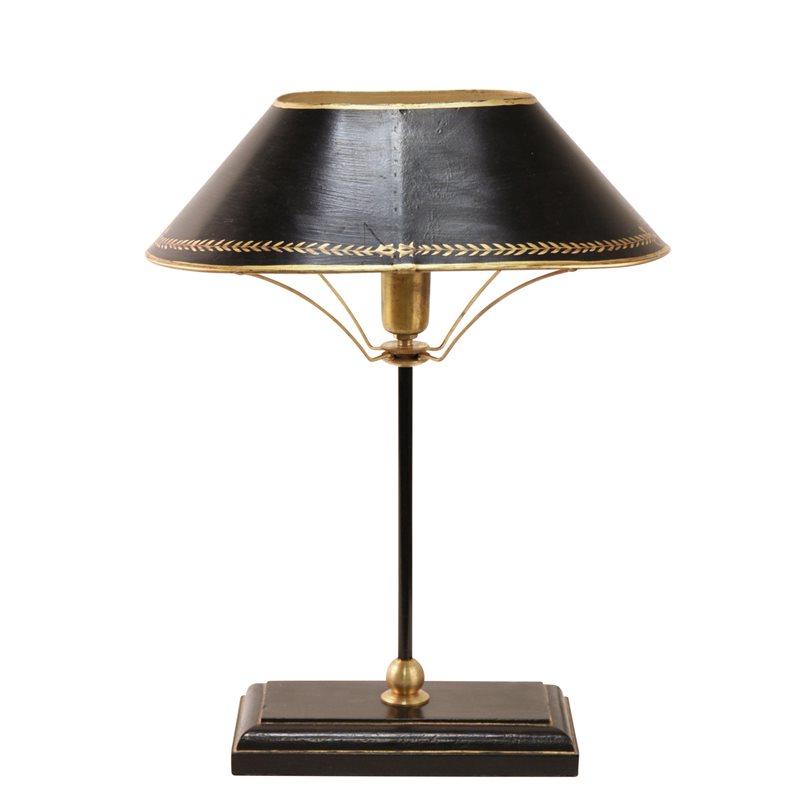 Lampa med skärm