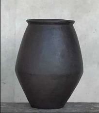 Delia urn black