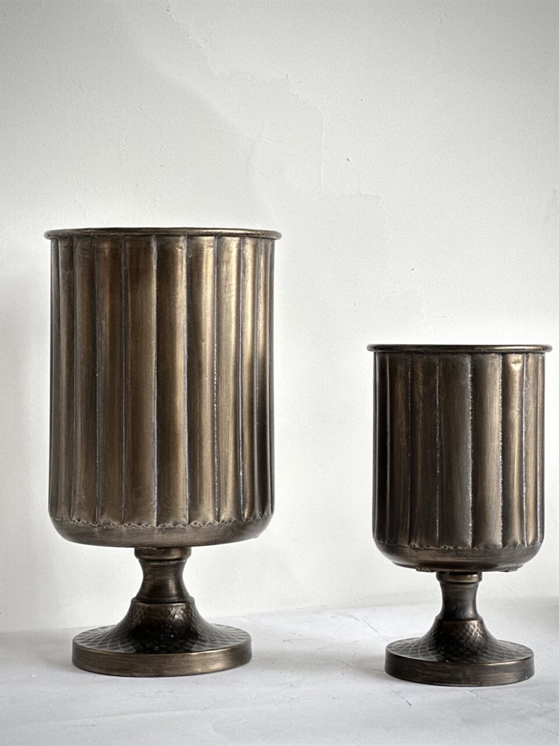 VILLO vase on stand 