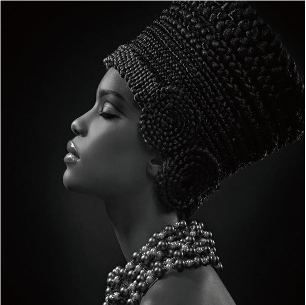 Beautiful dark woman Lidgården - www.lidgarden.se