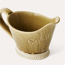 Pitcher, sand