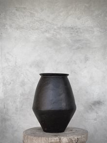 Delia urn black