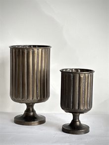 VILLO vase on stand 