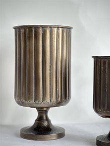 VILLO vase on stand 